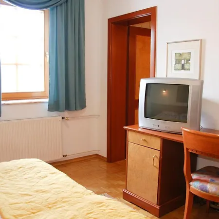 Guest house Arvaj 3*